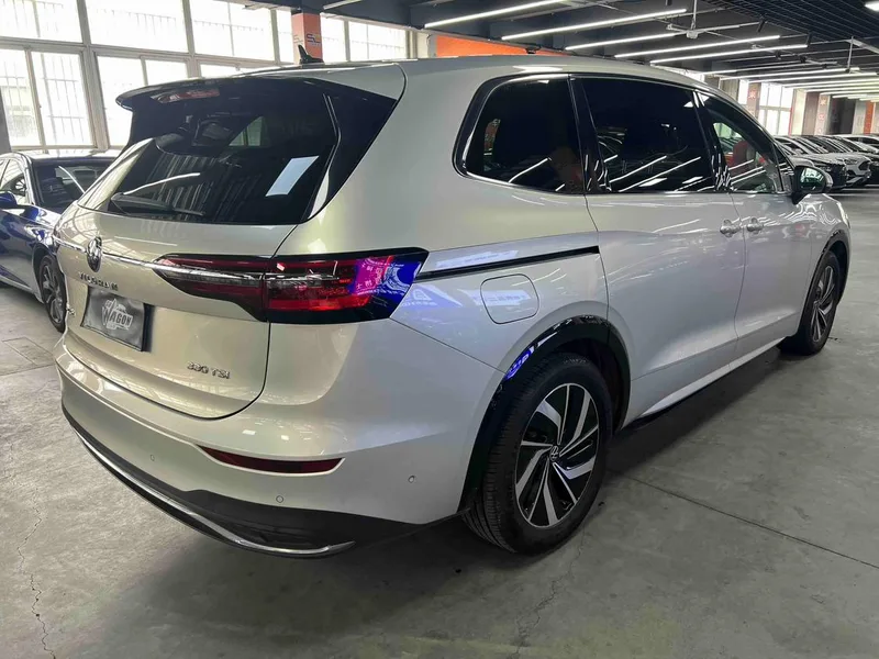 Volkswagen Viloran 2020 330TSI Edición de lujo exterior foto 5 Volkswagen Viloran 2020 330TSI Edición de lujo exterior foto 5