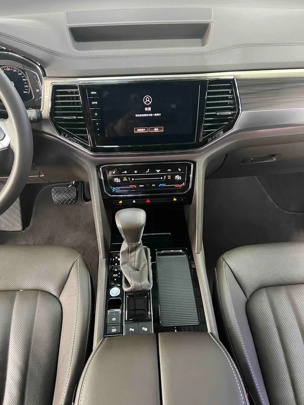 Volkswagen Viloran 2020 330TSI Edición de lujo interior foto 16 Volkswagen Viloran 2020 330TSI Edición de lujo interior foto 16