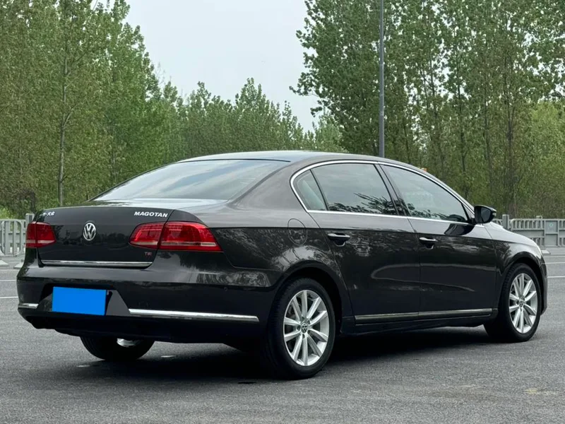 Volkswagen Magotan 2015 2.0TSI Premium Trim exterior photo 5