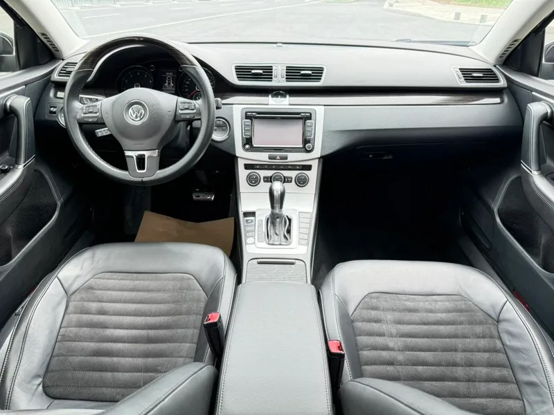 Volkswagen Magotan 2015 2.0TSI Premium Trim interior photo 9