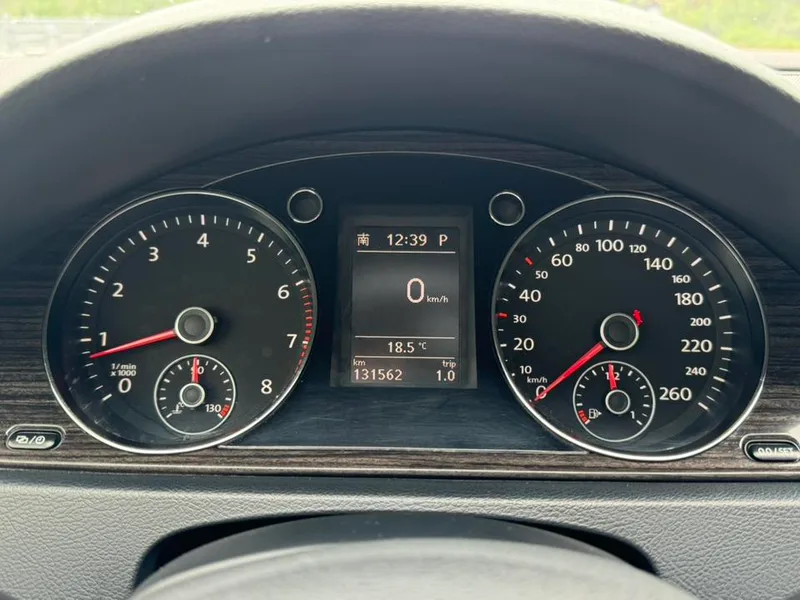 Volkswagen Magotan 2015 2.0TSI Premium Trim interior photo 10