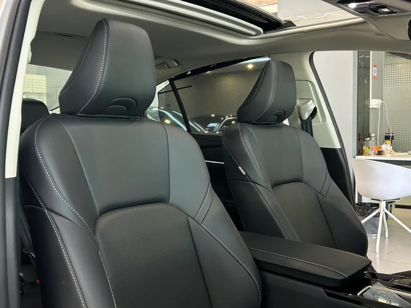 Toyota Camry 2024 Doble motor 2.0HGVP Edición de lujo interior foto 13