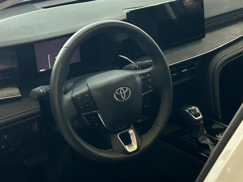 Toyota Camry 2024 Doble motor 2.0HGVP Edición de lujo interior foto 16