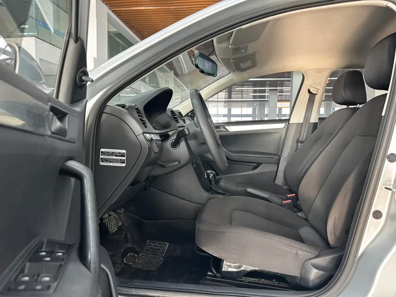 Volkswagen Jetta 2015 1.6L Automatic fashion type interior photo 10 Volkswagen Jetta 2015 1.6L Automatic fashion type interior photo 10