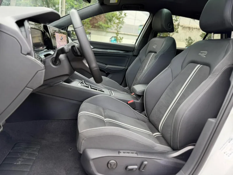 Volkswagen Golf 2021 280TSI DSG R-Line interior photo 13 Volkswagen Golf 2021 280TSI DSG R-Line interior photo 13