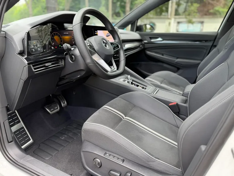 Volkswagen Golf 2021 280TSI DSG R-Line interior photo 14 Volkswagen Golf 2021 280TSI DSG R-Line interior photo 14