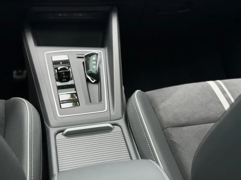 Volkswagen Golf 2021 280TSI DSG R-Line interior photo 16 Volkswagen Golf 2021 280TSI DSG R-Line interior photo 16