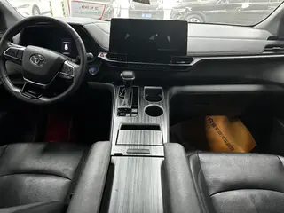 Toyota Sienna 2021 2.5L Hybrid Ultimate Edition interior photo 10 Toyota Sienna 2021 2.5L Hybrid Ultimate Edition interior photo 10