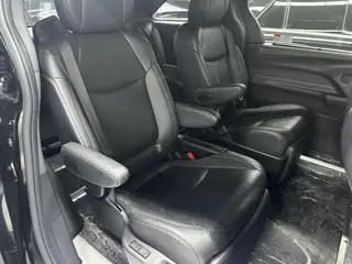 Toyota Sienna 2021 2.5L Hybrid Ultimate Edition interior photo 12 Toyota Sienna 2021 2.5L Hybrid Ultimate Edition interior photo 12