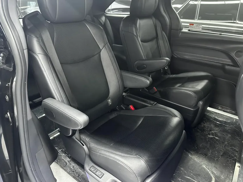 Toyota Sienna 2021 2.5L Hybrid Ultimate Edition interior photo 12 Toyota Sienna 2021 2.5L Hybrid Ultimate Edition interior photo 12