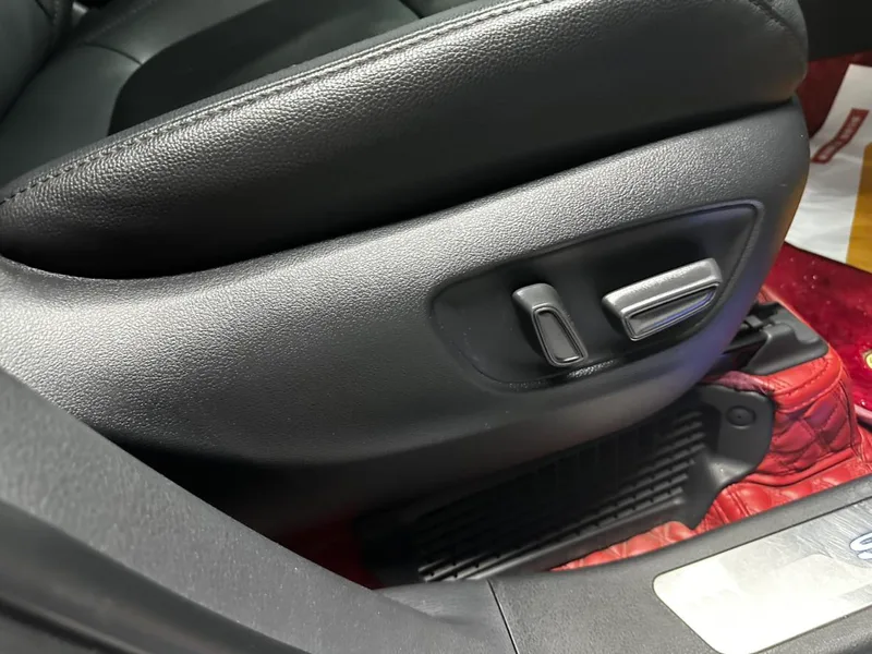 Toyota Sienna 2021 2.5L Hybrid Ultimate Edition interior photo 13 Toyota Sienna 2021 2.5L Hybrid Ultimate Edition interior photo 13