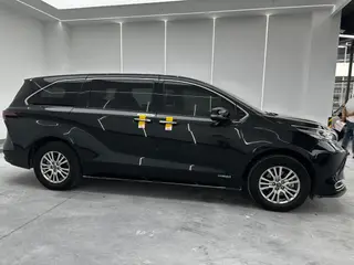 Toyota Sienna 2021 2.5L Hybrid Ultimate Edition interior photo 15 Toyota Sienna 2021 2.5L Hybrid Ultimate Edition interior photo 15