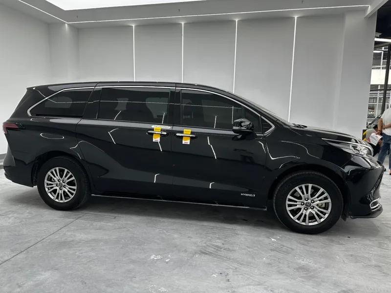 Toyota Sienna 2021 2.5L Hybrid Ultimate Edition interior photo 15 Toyota Sienna 2021 2.5L Hybrid Ultimate Edition interior photo 15