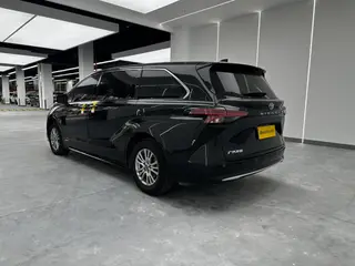 Toyota Sienna 2021 2.5L Hybrid Ultimate Edition interior photo 16 Toyota Sienna 2021 2.5L Hybrid Ultimate Edition interior photo 16