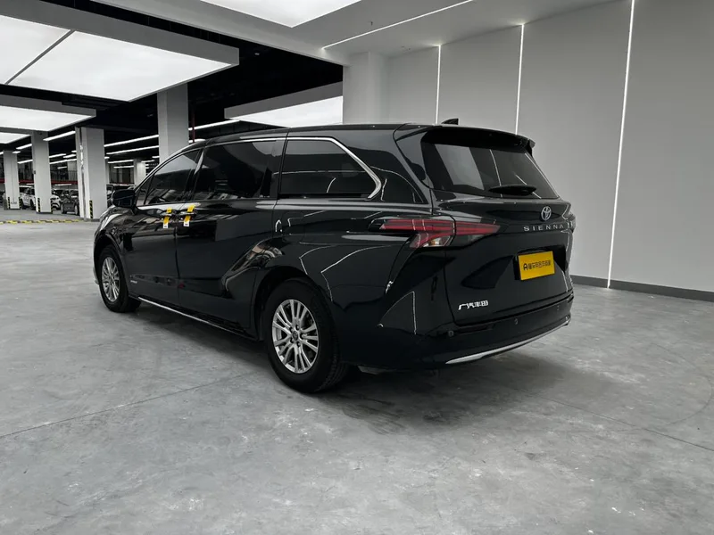 Toyota Sienna 2021 2.5L Hybrid Ultimate Edition interior photo 16 Toyota Sienna 2021 2.5L Hybrid Ultimate Edition interior photo 16