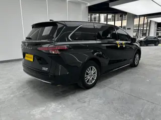 Toyota Sienna 2021 2.5L Hybrid Ultimate Edition interior photo 18 Toyota Sienna 2021 2.5L Hybrid Ultimate Edition interior photo 18