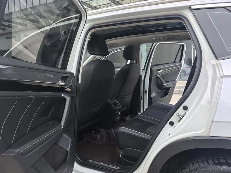 Volkswagen Tayron 2020 380TSI R-Line Zhilian Edition Four-wheel drive interior photo 14 Volkswagen Tayron 2020 380TSI R-Line Zhilian Edition Four-wheel drive interior photo 14