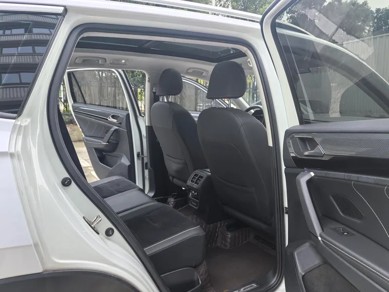 Volkswagen Tayron 2020 380TSI R-Line Zhilian Edition Four-wheel drive interior photo 17 Volkswagen Tayron 2020 380TSI R-Line Zhilian Edition Four-wheel drive interior photo 17