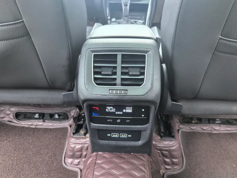 Volkswagen Tayron 2020 380TSI R-Line Zhilian Edition Four-wheel drive interior photo 18 Volkswagen Tayron 2020 380TSI R-Line Zhilian Edition Four-wheel drive interior photo 18