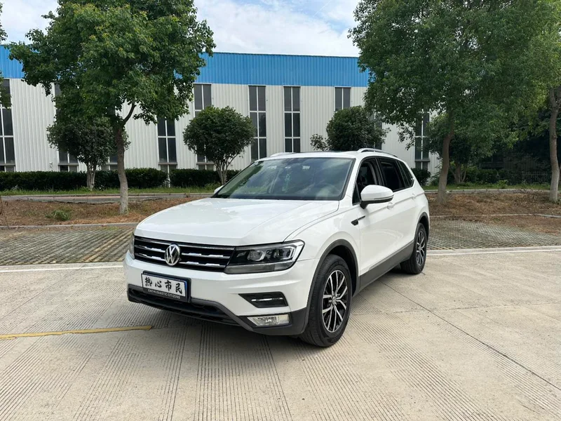 Volkswagen Tiguan L 2018 Restyling 330TSI Automatic Two-Drive Deluxe Edition exterior photo 1 Volkswagen Tiguan L 2018 Restyling 330TSI Automatic Two-Drive Deluxe Edition exterior photo 1