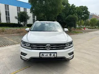 Volkswagen Tiguan L 2018 Restyling 330TSI Automatic Two-Drive Deluxe Edition exterior photo 2 Volkswagen Tiguan L 2018 Restyling 330TSI Automatic Two-Drive Deluxe Edition exterior photo 2