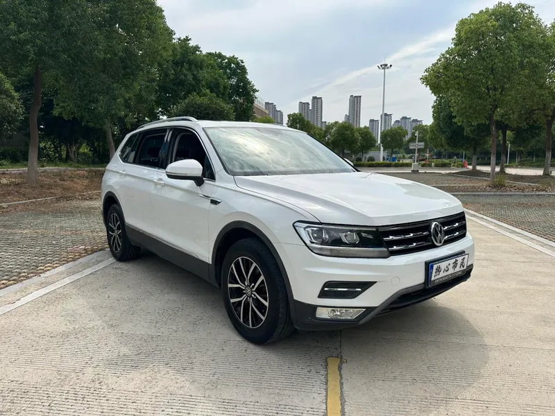 Volkswagen Tiguan L 2018 Restyling 330TSI Automatic Two-Drive Deluxe Edition exterior photo 3 Volkswagen Tiguan L 2018 Restyling 330TSI Automatic Two-Drive Deluxe Edition exterior photo 3