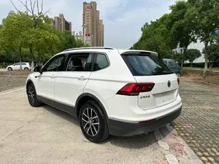 Volkswagen Tiguan L 2018 Restyling 330TSI Automatic Two-Drive Deluxe Edition exterior photo 6 Volkswagen Tiguan L 2018 Restyling 330TSI Automatic Two-Drive Deluxe Edition exterior photo 6