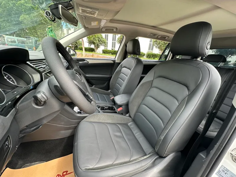 Volkswagen Tiguan L 2018 Restyling 330TSI Automatic Two-Drive Deluxe Edition interior photo 14 Volkswagen Tiguan L 2018 Restyling 330TSI Automatic Two-Drive Deluxe Edition interior photo 14