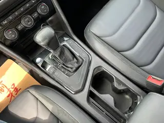 Volkswagen Tiguan L 2018 Restyling 330TSI Automatic Two-Drive Deluxe Edition interior photo 18 Volkswagen Tiguan L 2018 Restyling 330TSI Automatic Two-Drive Deluxe Edition interior photo 18