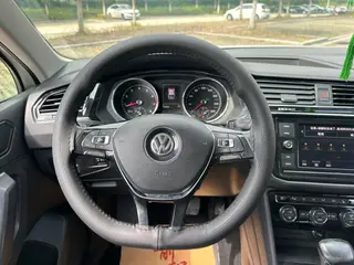 Volkswagen Tiguan L 2018 Restyling 330TSI Automatic Two-Drive Deluxe Edition interior photo 20 Volkswagen Tiguan L 2018 Restyling 330TSI Automatic Two-Drive Deluxe Edition interior photo 20