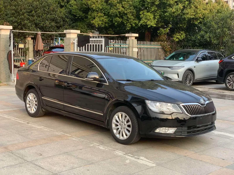 Skoda Superb 2013 1.8TSI Version officielle du nom automatique extérieur photo 3 Skoda Superb 2013 1.8TSI Version officielle du nom automatique extérieur photo 3