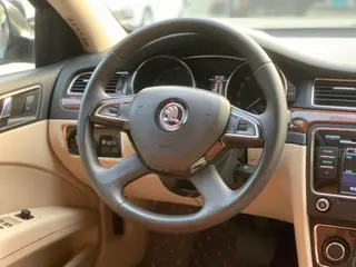 Skoda Superb 2013 1.8TSI Version officielle du nom automatique intérieur photo 12 Skoda Superb 2013 1.8TSI Version officielle du nom automatique intérieur photo 12