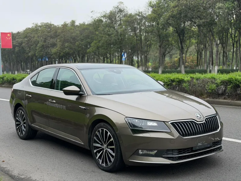 Skoda Superb 2016 TSI280 DSG Zhixing Edition exterior photo 3 Skoda Superb 2016 TSI280 DSG Zhixing Edition exterior photo 3