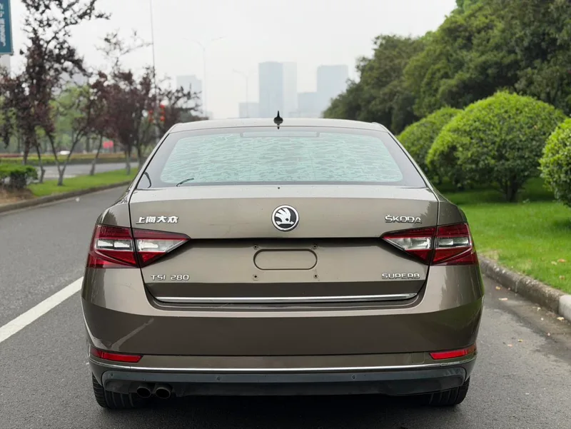 Skoda Superb 2016 TSI280 DSG Zhixing Edition interior photo 8 Skoda Superb 2016 TSI280 DSG Zhixing Edition interior photo 8