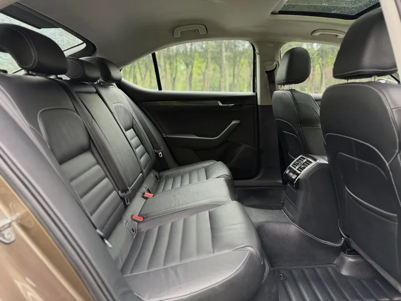 Skoda Superb 2016 TSI280 DSG Zhixing Edition interior photo 10 Skoda Superb 2016 TSI280 DSG Zhixing Edition interior photo 10