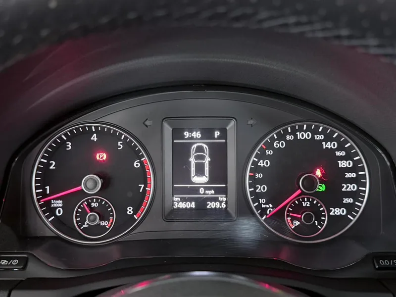 Volkswagen Scirocco 2011 1.4TSI Comfort Edition interior photo 11 Volkswagen Scirocco 2011 1.4TSI Comfort Edition interior photo 11