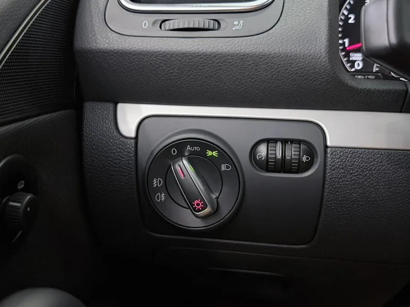 Volkswagen Scirocco 2011 1.4TSI Comfort Edition interior photo 12 Volkswagen Scirocco 2011 1.4TSI Comfort Edition interior photo 12