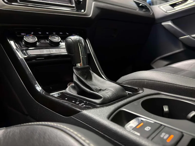 Volkswagen Touan L 2018 280TSI Tuojie Deluxe Edition 7 seat China V interior photo 10 Volkswagen Touan L 2018 280TSI Tuojie Deluxe Edition 7 seat China V interior photo 10