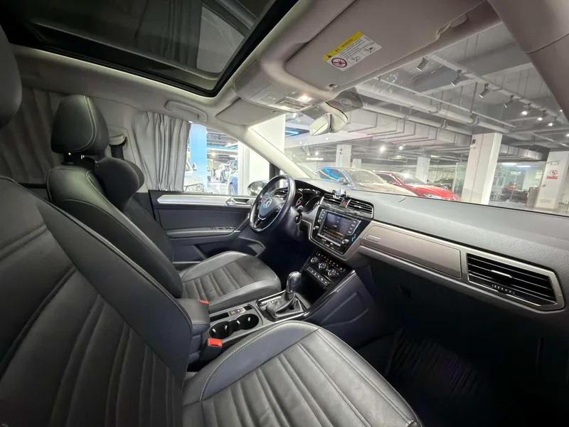 Volkswagen Touan L 2018 280TSI Tuojie Deluxe Edition 7 seat China V interior photo 12 Volkswagen Touan L 2018 280TSI Tuojie Deluxe Edition 7 seat China V interior photo 12