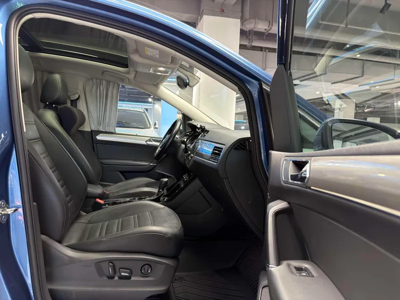 Volkswagen Touan L 2018 280TSI Tuojie Deluxe Edition 7 seat China V interior photo 15 Volkswagen Touan L 2018 280TSI Tuojie Deluxe Edition 7 seat China V interior photo 15