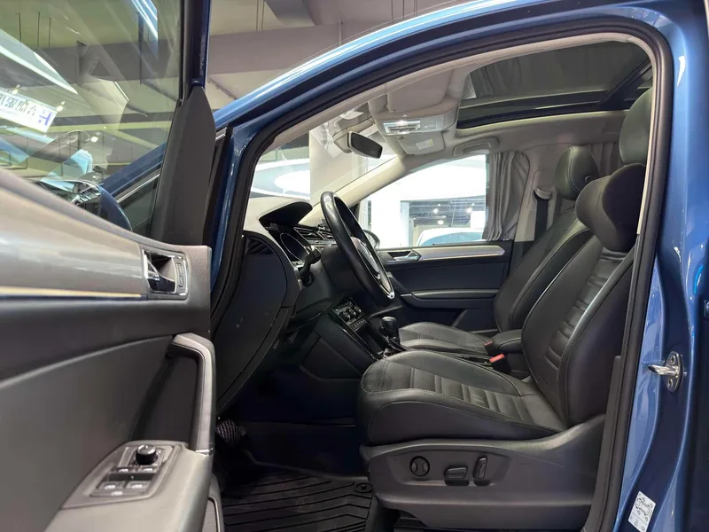 Volkswagen Touan L 2018 280TSI Tuojie Deluxe Edition 7 seat China V interior photo 17 Volkswagen Touan L 2018 280TSI Tuojie Deluxe Edition 7 seat China V interior photo 17
