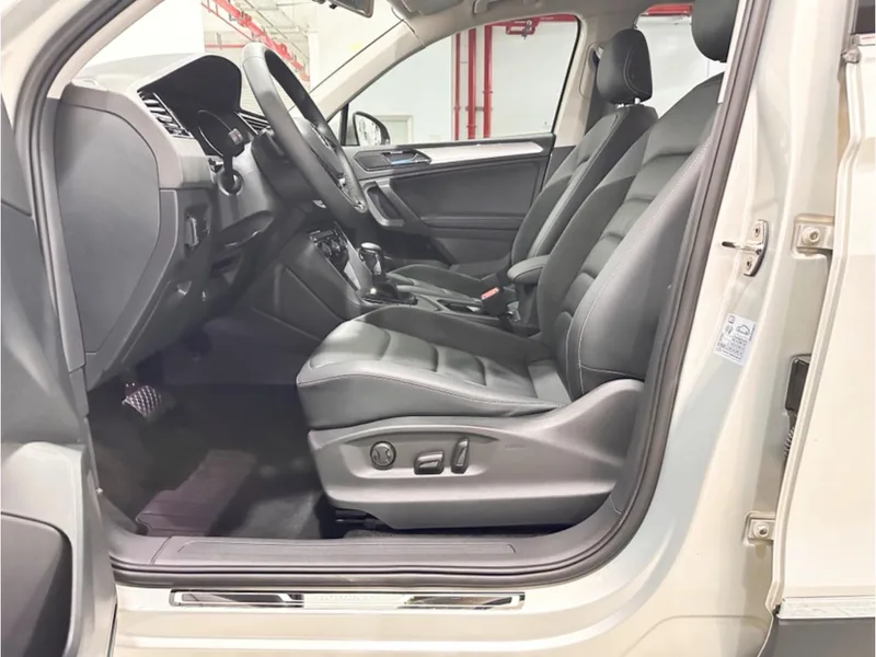 Volkswagen Tiguan L 2018 Mise à jour 330TSI Version confort automatique à deux roues motrices intérieur photo 12 Volkswagen Tiguan L 2018 Mise à jour 330TSI Version confort automatique à deux roues motrices intérieur photo 12