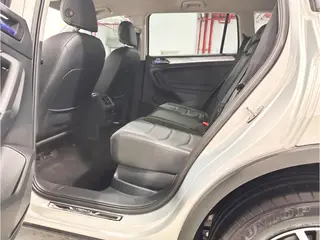 Volkswagen Tiguan L 2018 Mise à jour 330TSI Version confort automatique à deux roues motrices intérieur photo 13 Volkswagen Tiguan L 2018 Mise à jour 330TSI Version confort automatique à deux roues motrices intérieur photo 13