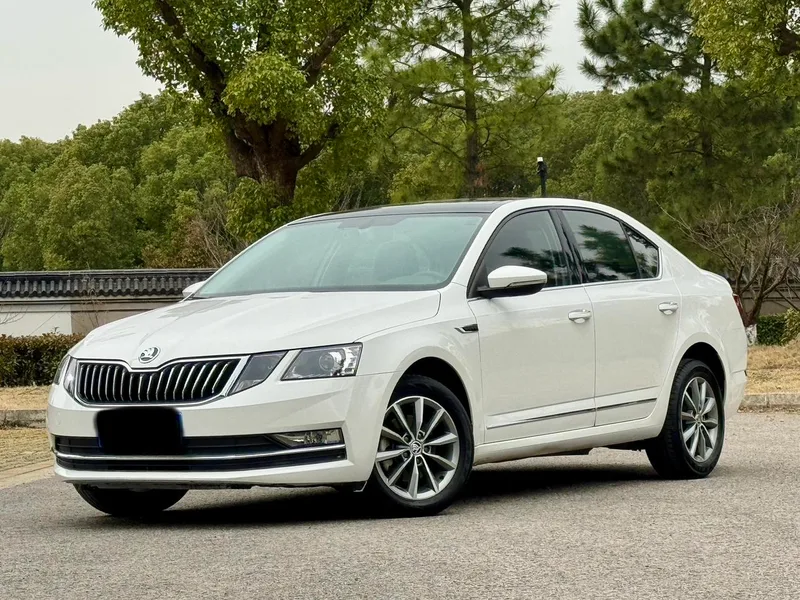 Skoda Octavia 2020 TSI230 DSG Zhixing Deluxe Edition exterior photo 1 Skoda Octavia 2020 TSI230 DSG Zhixing Deluxe Edition exterior photo 1