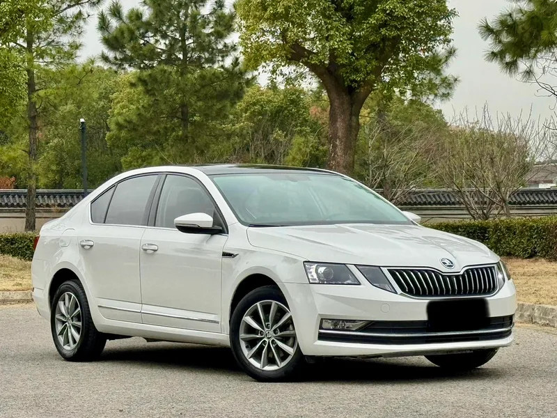Skoda Octavia 2020 TSI230 DSG Zhixing Deluxe Edition exterior photo 3 Skoda Octavia 2020 TSI230 DSG Zhixing Deluxe Edition exterior photo 3
