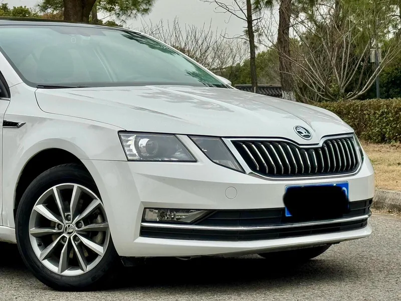 Skoda Octavia 2020 TSI230 DSG Zhixing Deluxe Edition exterior photo 5 Skoda Octavia 2020 TSI230 DSG Zhixing Deluxe Edition exterior photo 5