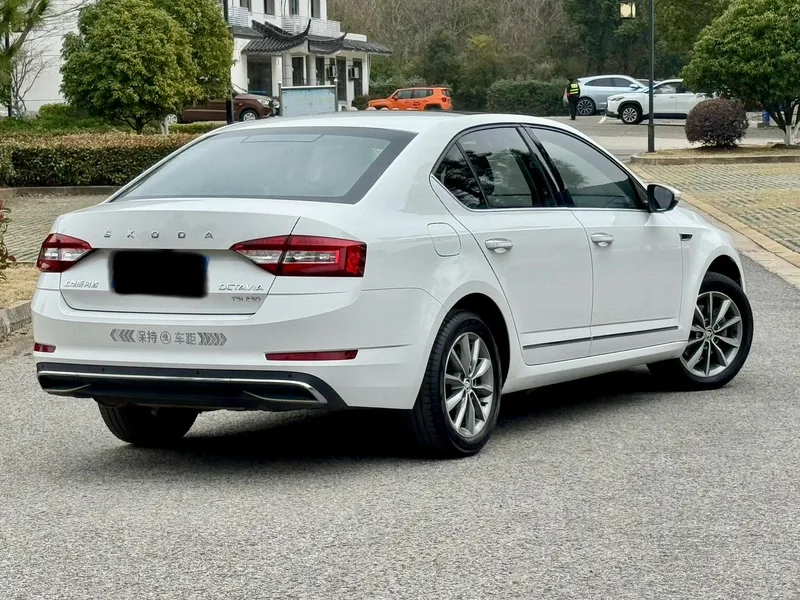 Skoda Octavia 2020 TSI230 DSG Zhixing Deluxe Edition exterior photo 6 Skoda Octavia 2020 TSI230 DSG Zhixing Deluxe Edition exterior photo 6