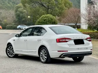 Skoda Octavia 2020 TSI230 DSG Zhixing Deluxe Edition exterior photo 8 Skoda Octavia 2020 TSI230 DSG Zhixing Deluxe Edition exterior photo 8