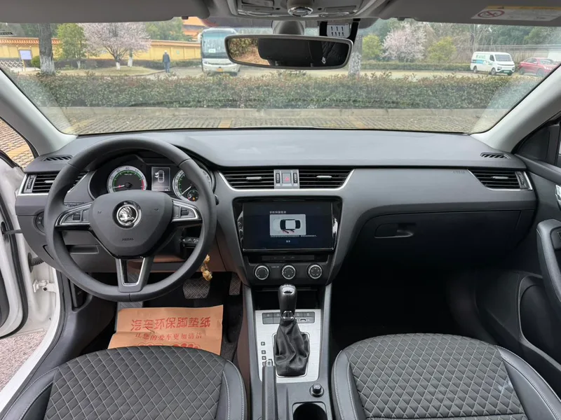 Skoda Octavia 2020 TSI230 DSG Zhixing Deluxe Edition interior photo 13 Skoda Octavia 2020 TSI230 DSG Zhixing Deluxe Edition interior photo 13