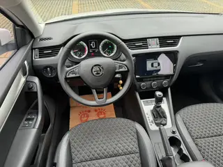 Skoda Octavia 2020 TSI230 DSG Zhixing Deluxe Edition interior photo 14 Skoda Octavia 2020 TSI230 DSG Zhixing Deluxe Edition interior photo 14